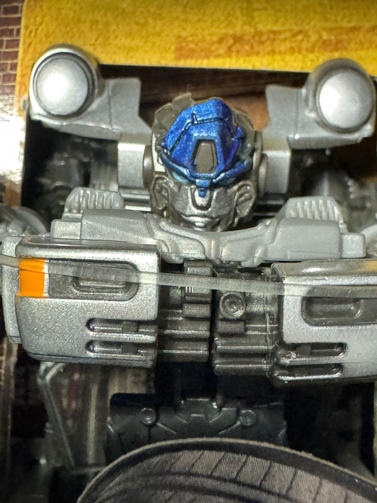 Hasbro Transformers Studio Series Autobot Mirage 105 - Ready Stock