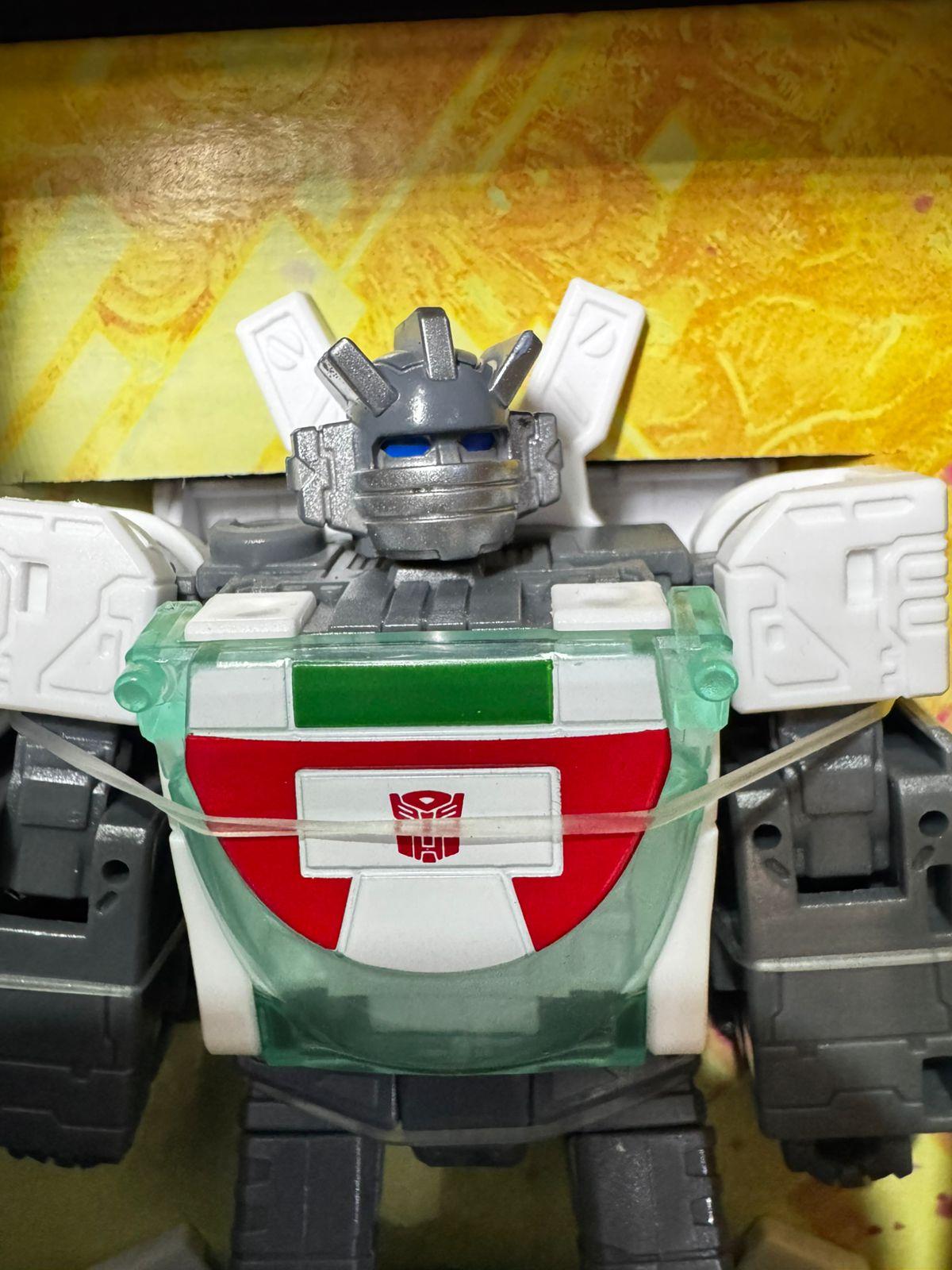 Hasbro Transformers Legacy United Origin Wheeljack - Ready Stock