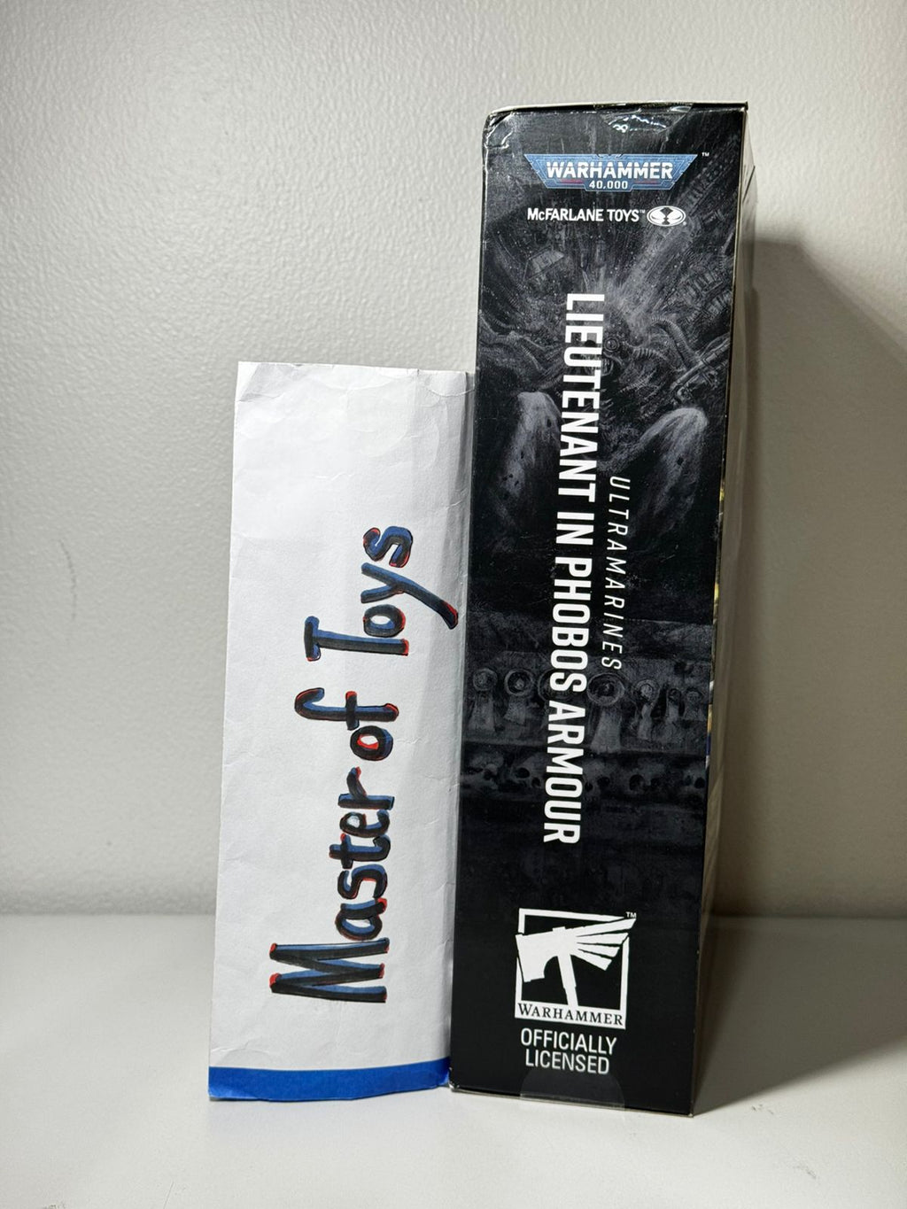 McFarlane Warhammer 40k Ultramarines Lieutenant In Phobos Armour - Ready Stock