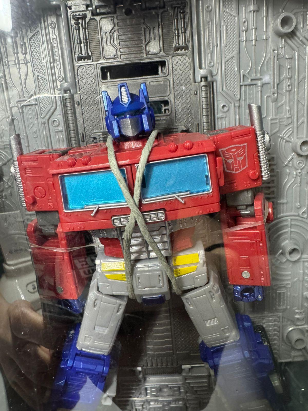 Hasbro Transformers Leader Class Earthrise War for Cybertron Trilogy Optimus Prime WFC-E11 - Ready Stock