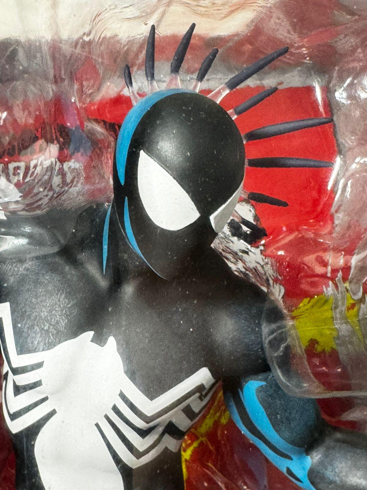 McFarlane Marvel Superheroes Secret Wars Spider-Man #8 Statue - Ready Stock
